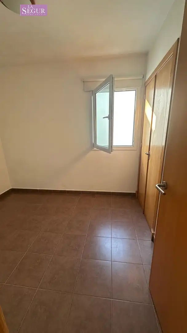 Dormitori de Casa adosada en venda en Conil de la Frontera amb Jardí privat, Terrassa i Piscina comunitària