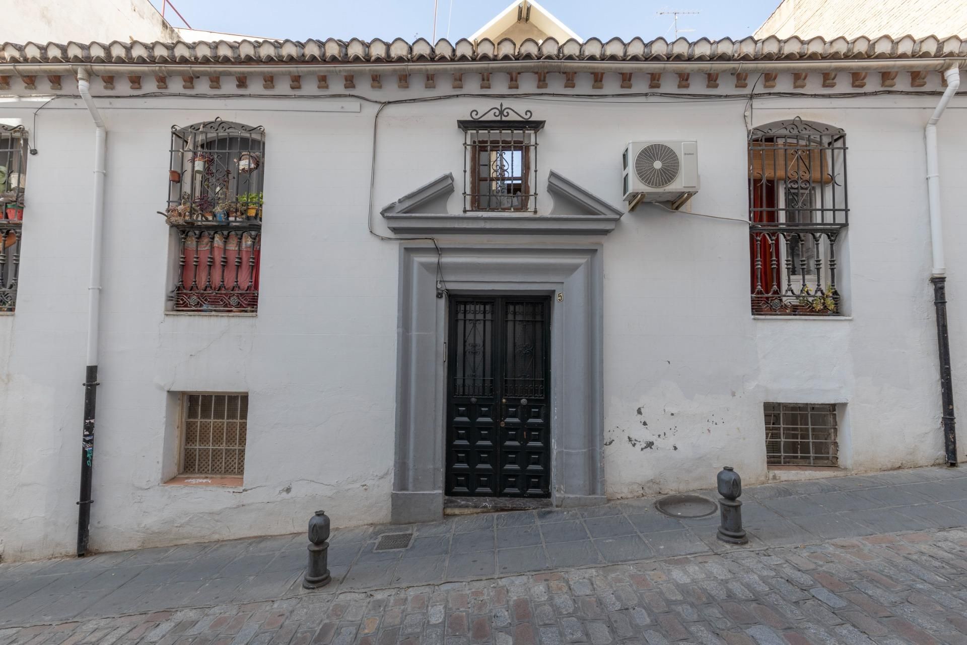 Exterior view of Building for sale in  Granada Capital