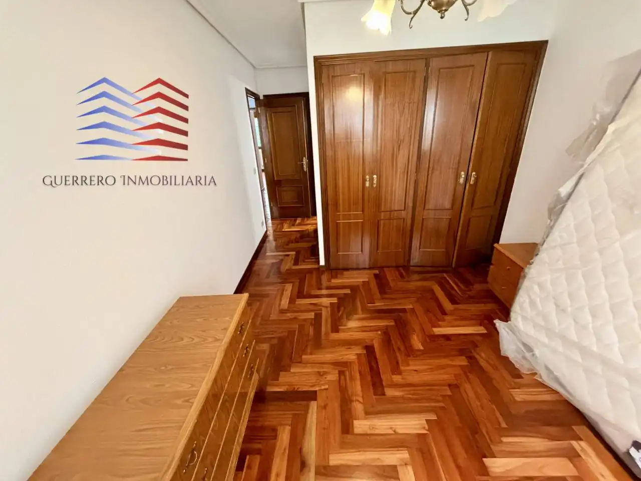Piso de alquiler en Vigo  con Calefacción, Parquet y Terraza