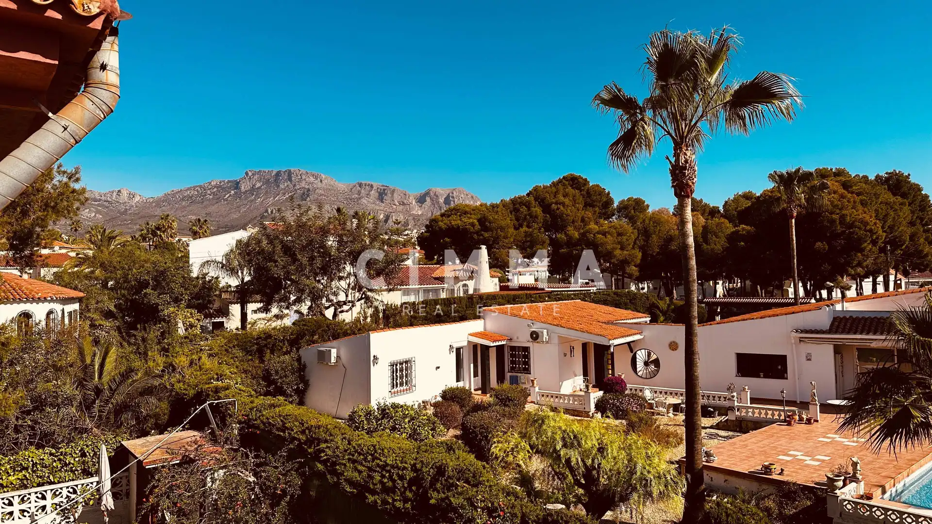 Vista exterior de Casa o chalet en venta en La Nucia con Aire acondicionado, Calefacción y Jardín privado