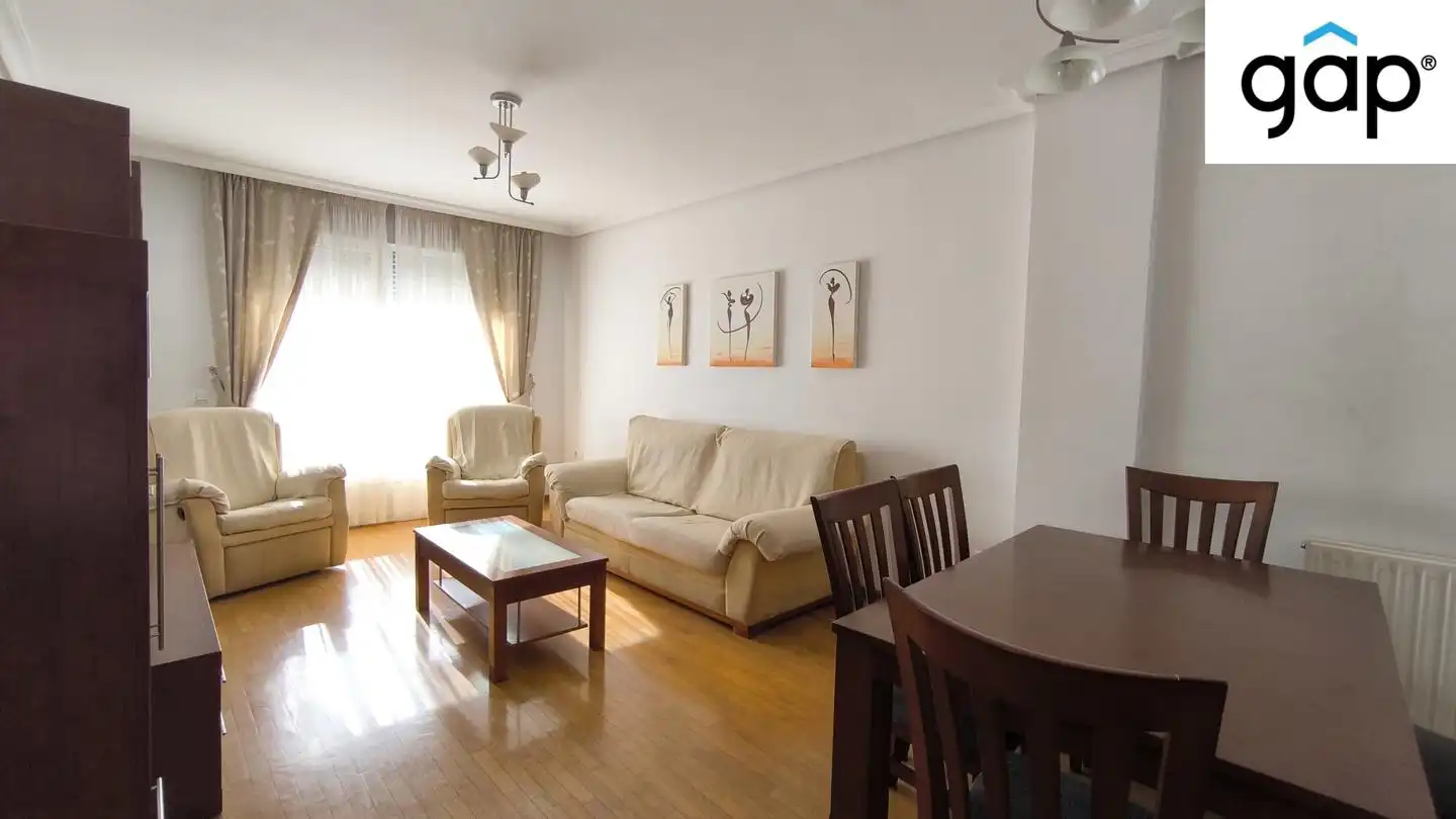 Sala de estar de Piso de alquiler en Cuenca con Calefacción, Terraza y Amueblado