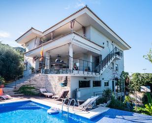 Vista exterior de Casa o xalet en venda en Alicante / Alacant amb Aire condicionat, Terrassa i Piscina