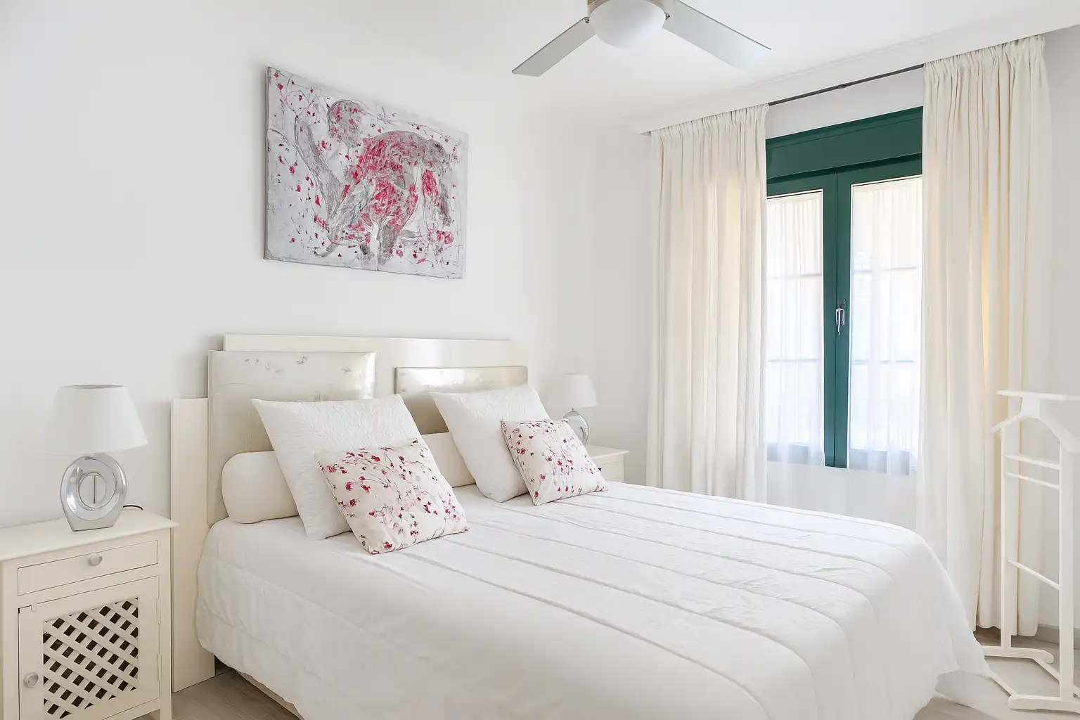 Schlafzimmer von Wohnung zum Verkauf in Estepona mit Klimaanlage, Privatgarten und Gemeinschaftspool