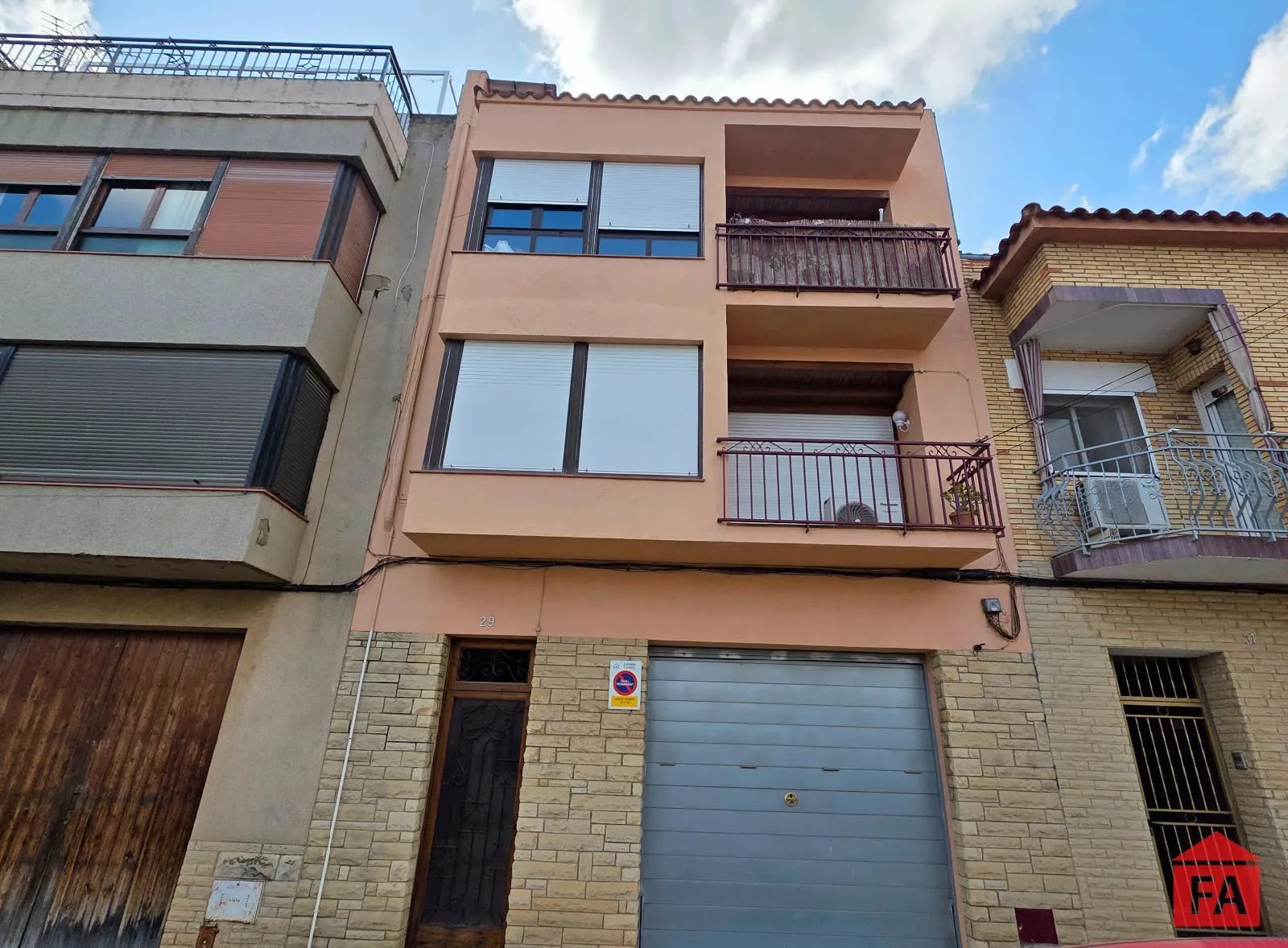 Vista exterior de Edifici en venda en El Vendrell