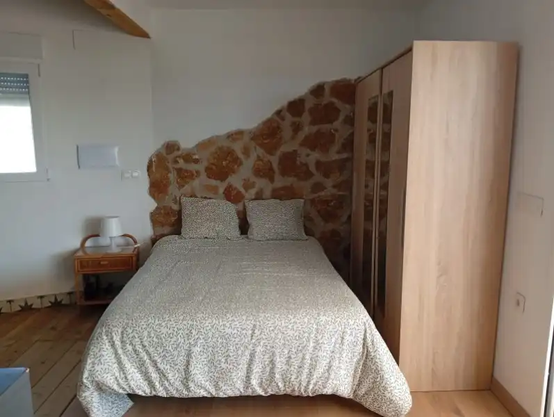 Dormitori de Finca rústica de lloguer en Lucena amb Aire condicionat, Rentadora i Microones