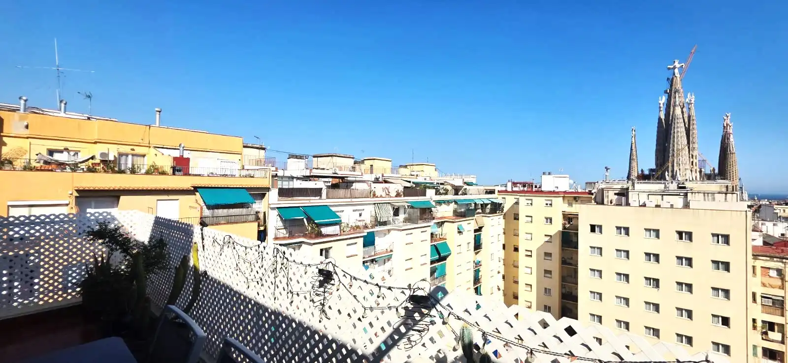 Vista exterior de Àtic en venda en Eixample
