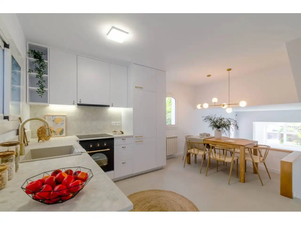 Küche von Haus oder Chalet zum Verkauf in Lloret de Mar mit Klimaanlage, Heizung und Privatgarten