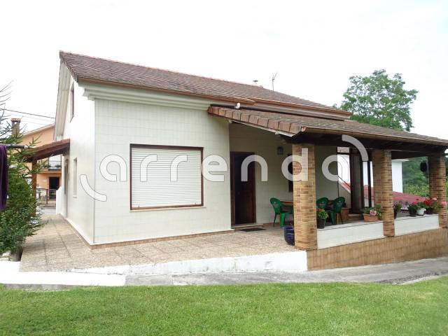 Casa-chalet en Alquiler en Barrio la Barqueria en Marina de Cudeyo