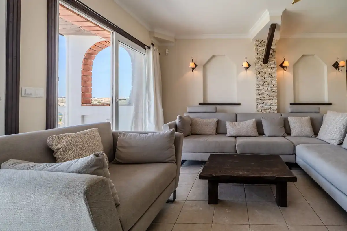 Sala d'estar de Casa o xalet en venda en Mijas amb Aire condicionat, Jardí privat i Terrassa