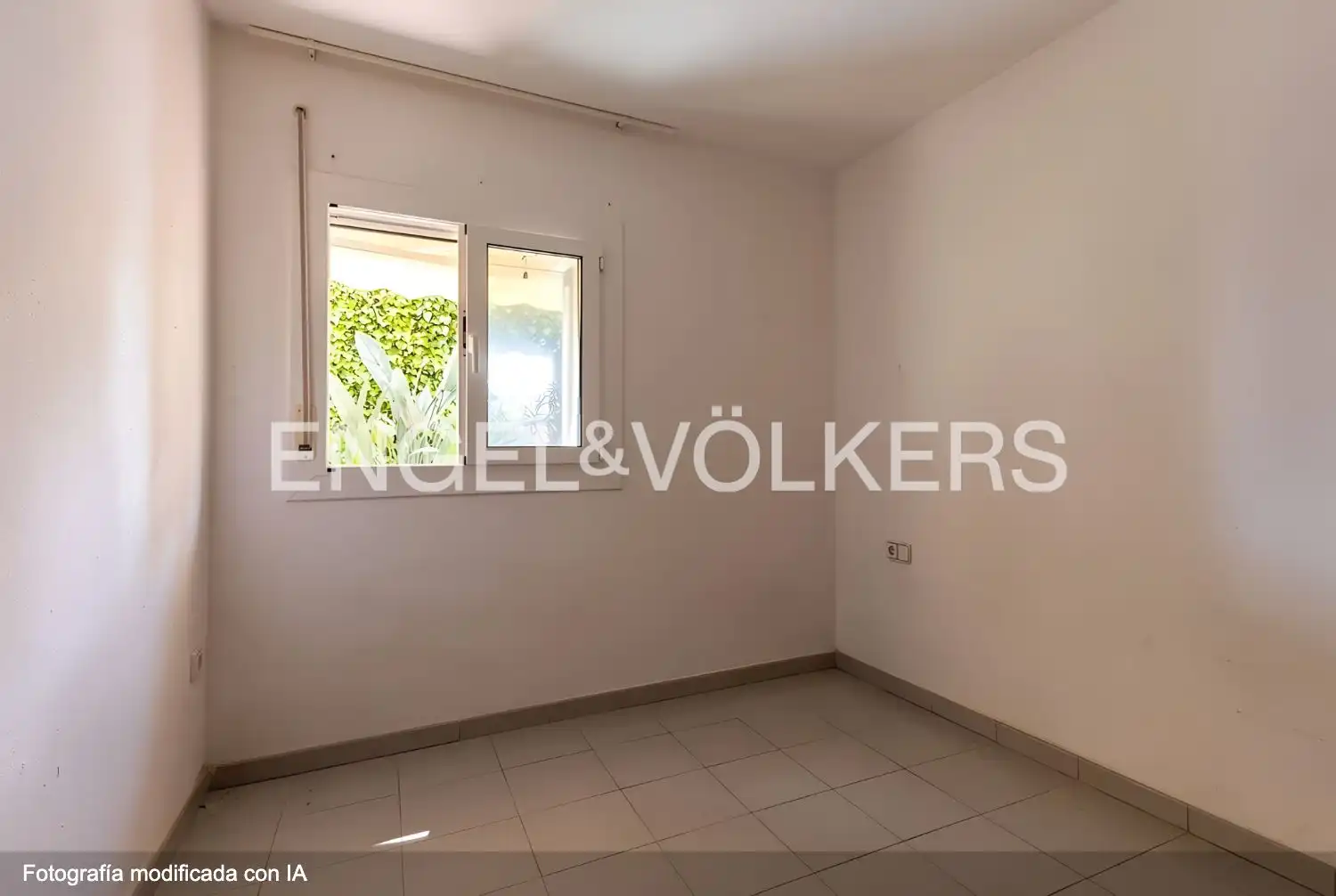 Wohnung zum Verkauf in Sitges mit Heizung, Privatgarten und Terrasse