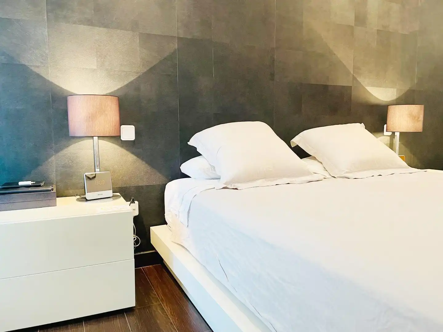 Habitación de Apartamento de alquiler en Dénia con Aire acondicionado, Calefacción y Jardín privado