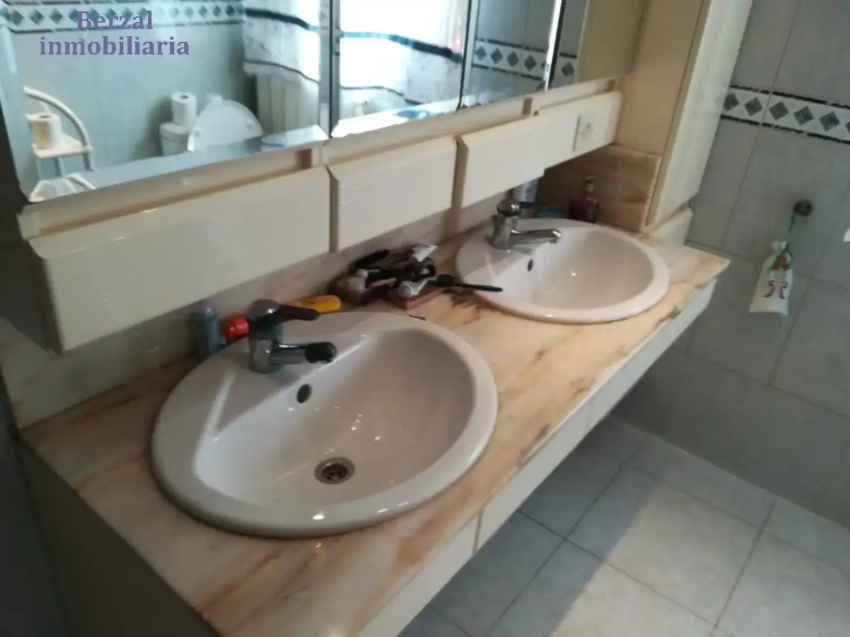 Bany de Finca rústica en venda en  Logroño amb Jardí privat, Traster i Balcó