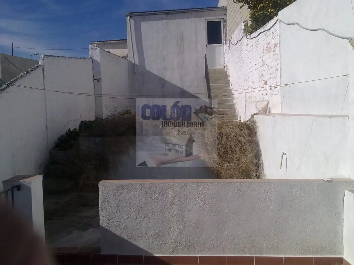 Vista exterior de Casa o xalet en venda en Santiago de Calatrava amb Terrassa i Moblat
