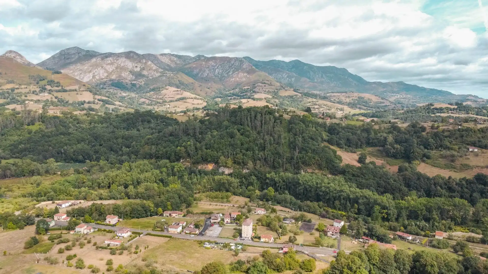 Vista exterior de Casa o chalet en venta en Piloña con Calefacción, Jardín privado y Parquet