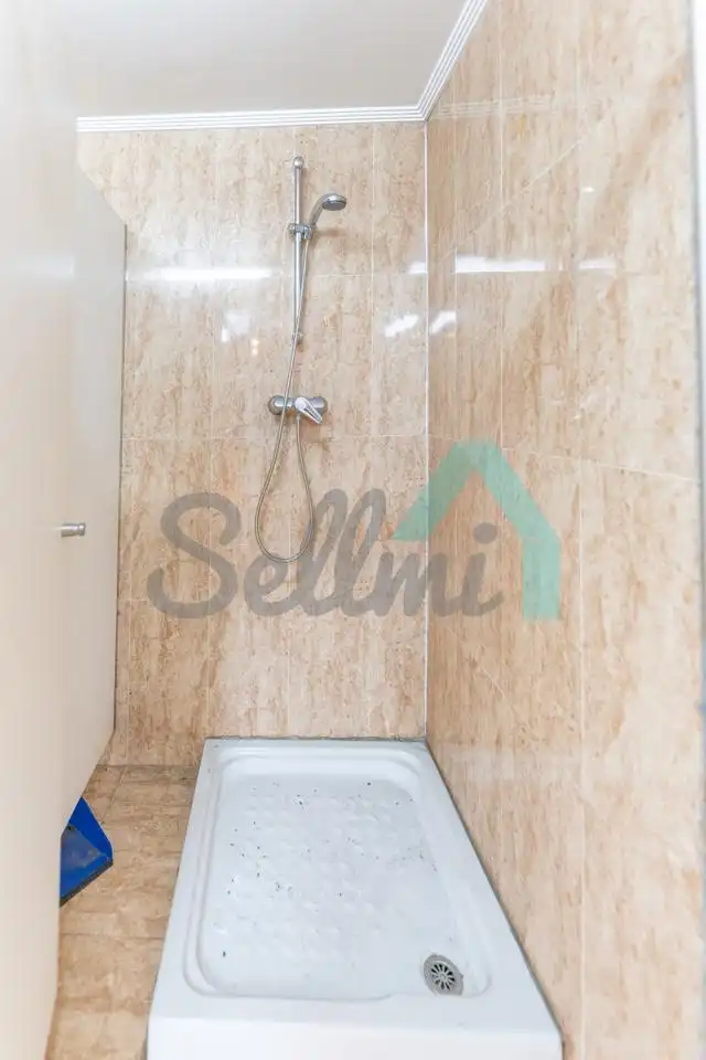 Baño de Piso en venta en Oviedo  con Parquet
