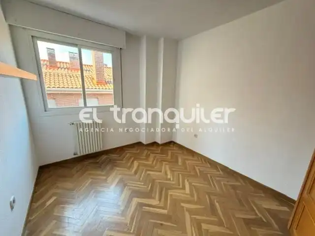 Dormitori de Dúplex de lloguer en San Sebastián de los Reyes amb Parquet