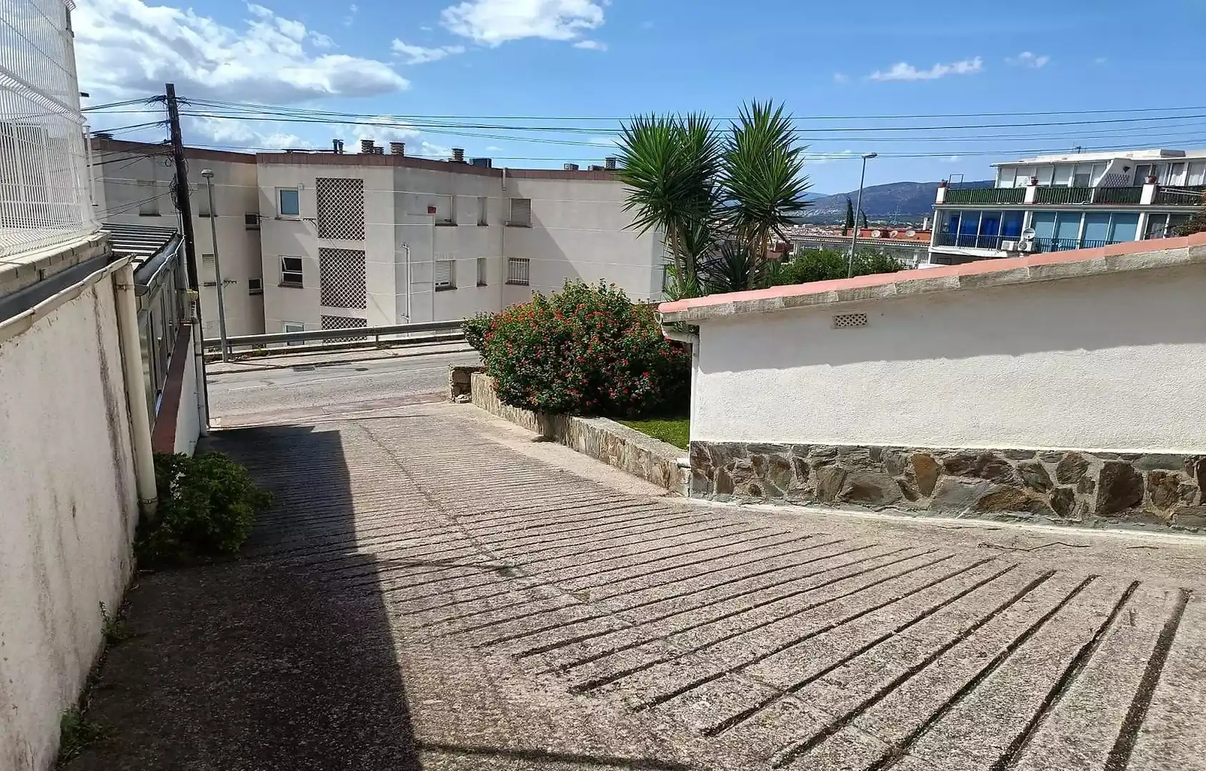 Parkplatz von Garage zum Verkauf in Roses