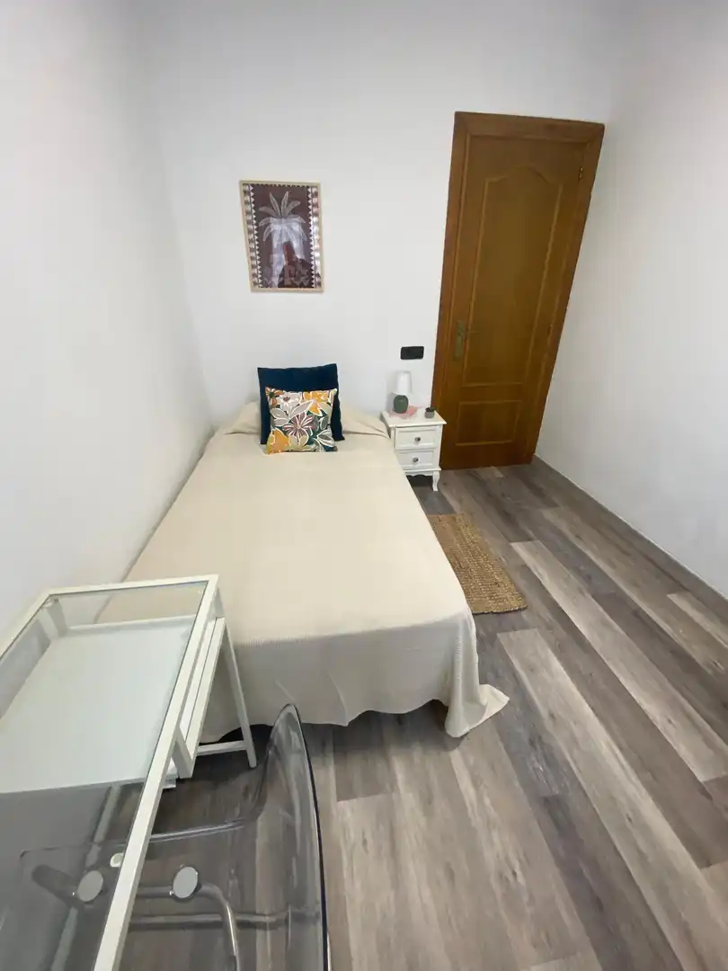 Habitación de Piso de alquiler en Oviedo  con Calefacción