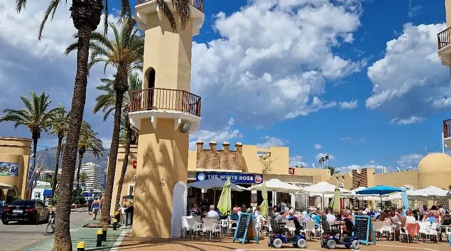 Vista exterior de Pis en venda en Fuengirola amb Terrassa