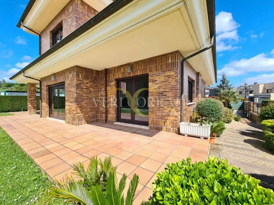 Vista exterior de Casa o chalet en venta en Oviedo  con Calefacción, Jardín privado y Terraza