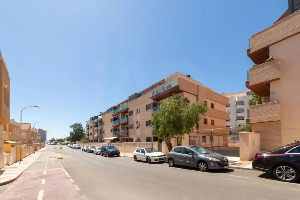 Vista exterior de Pis en venda en Roquetas de Mar ciudad