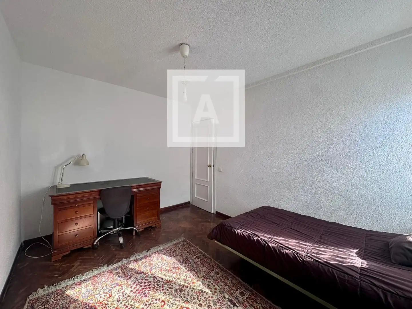 Habitación de Casa adosada en venta en Población de Arroyo con Aire acondicionado, Calefacción y Jardín privado