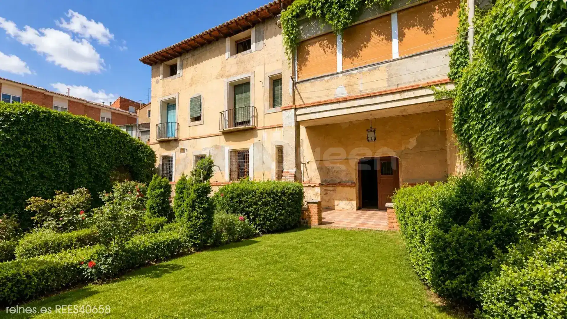 Vista exterior de Casa o xalet en venda en Calamocha amb Calefacció, Jardí privat i Terrassa