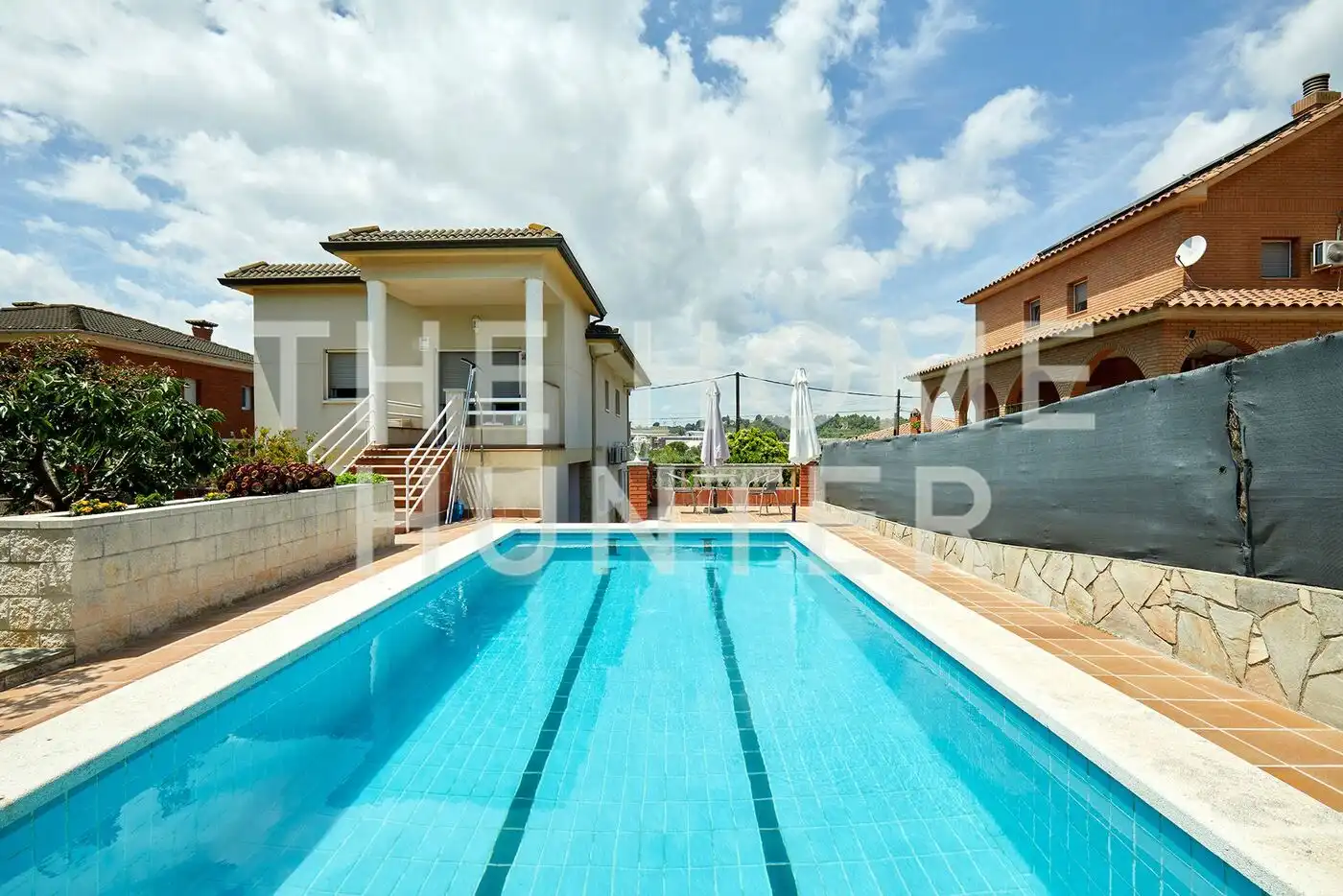 Swimming pool of Houses for sale in Barcelona  with Air Conditioner, Heating and Private garden