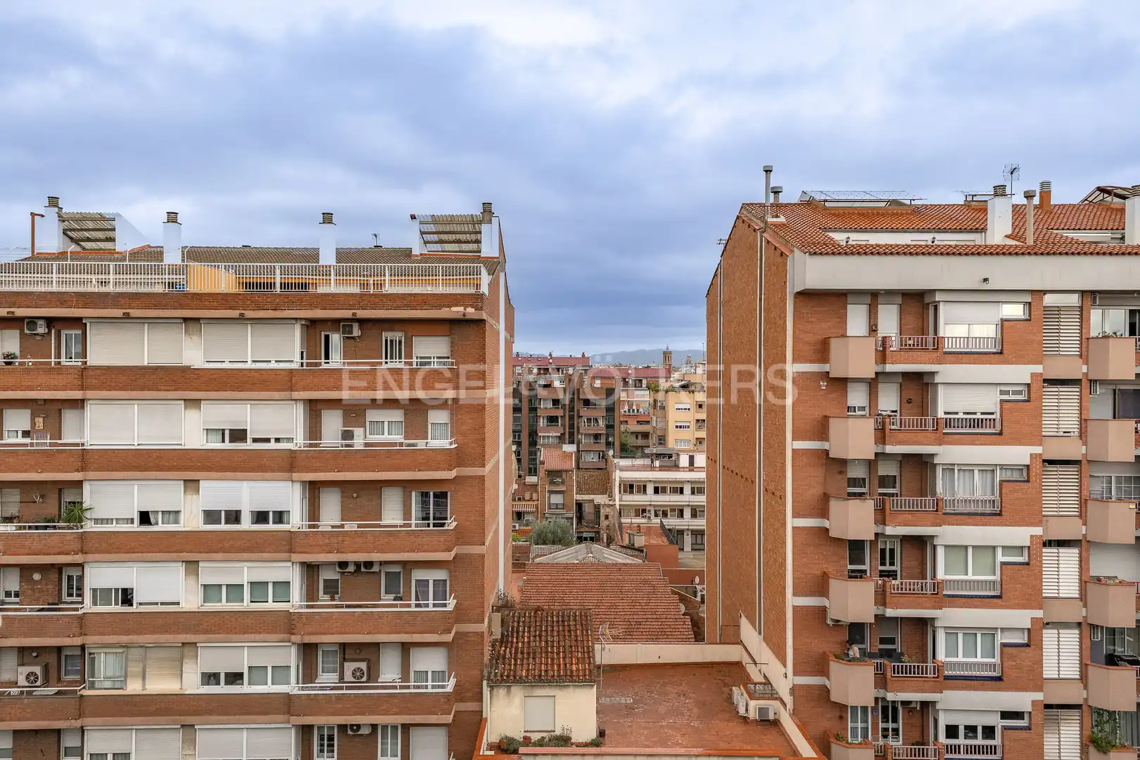 Vista exterior de Ático en venta en Sabadell con Calefacción, Terraza y Balcón
