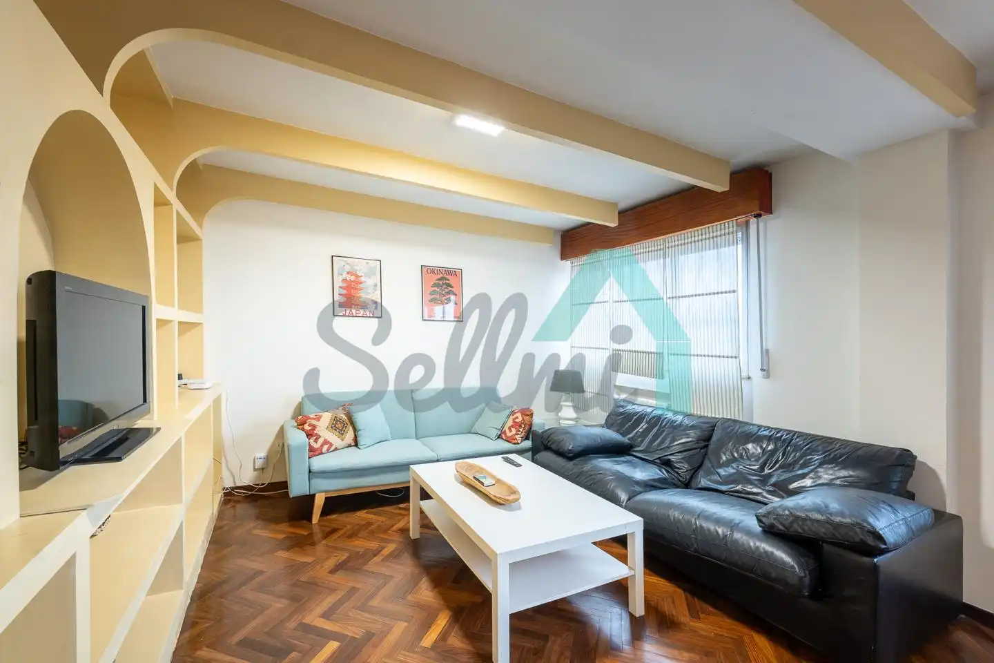 Sala d'estar de Pis de lloguer en Oviedo  amb Calefacció, Parquet i Moblat