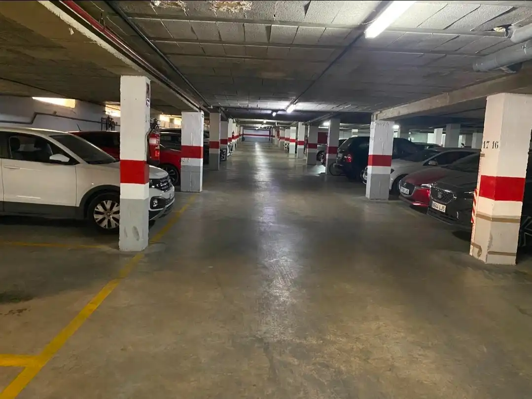 Parking de Dúplex de alquiler en Dos Hermanas con Aire acondicionado, Calefacción y Parquet