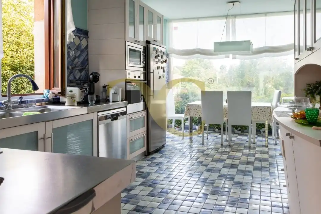 Cocina de Casa o chalet en venta en Santa Cruz de Bezana con Aire acondicionado, Calefacción y Jardín privado
