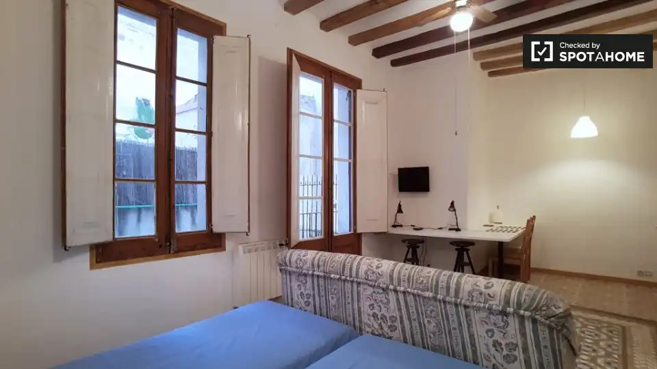 Habitación de Estudio para compartir en Barcelona con Aire acondicionado, Calefacción y Terraza