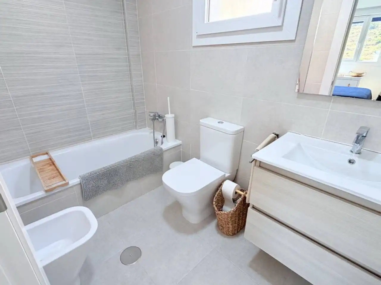 Baño de Apartamento de alquiler en Almuñécar con Terraza y Piscina comunitaria