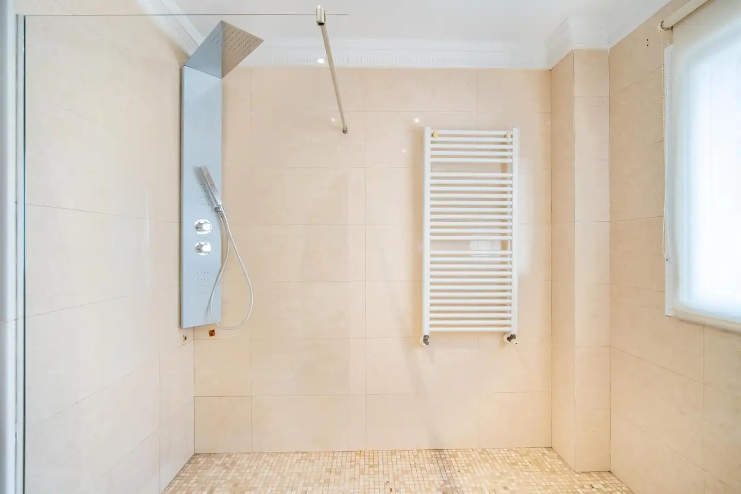 Badezimmer von Haus oder Chalet zum Verkauf in Bétera mit Klimaanlage, Heizung und Privatgarten