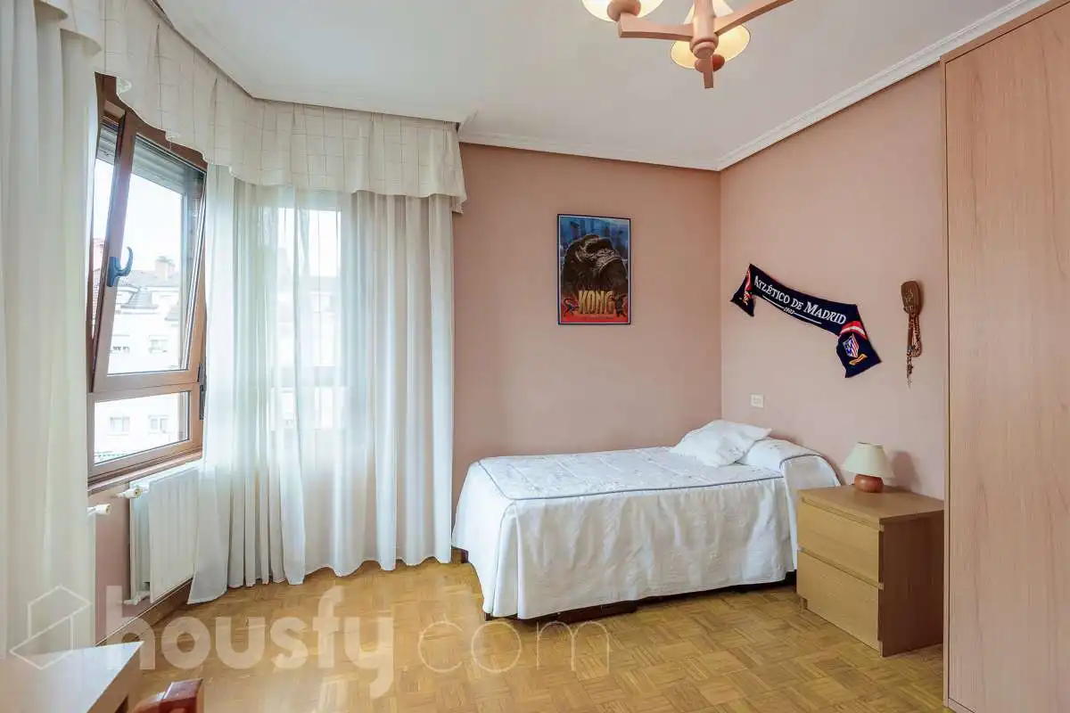 Flat for sale in Calle Mieres, Sama