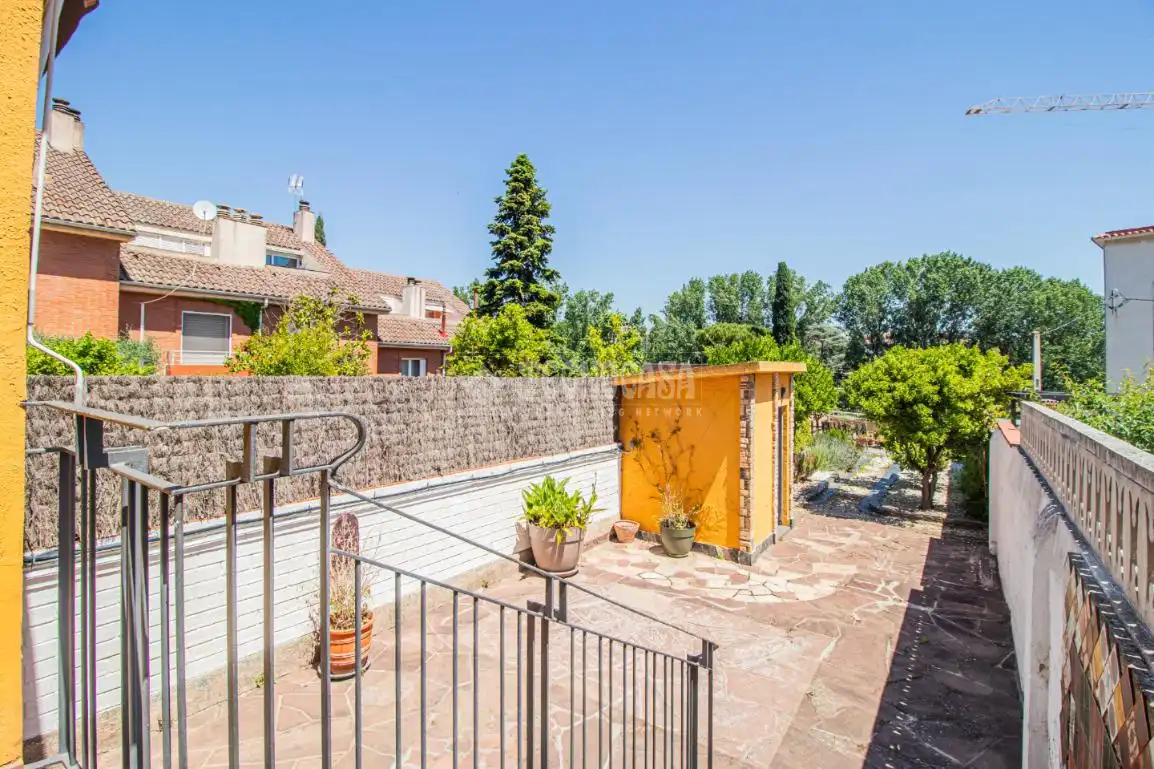 Jardín de Casa adosada en venta en Sant Cugat del Vallès con Calefacción y Terraza