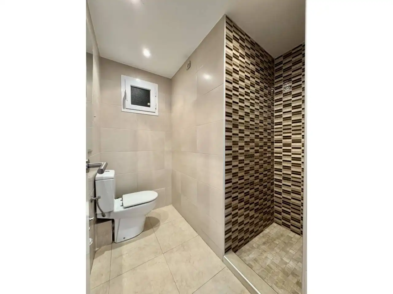 Badezimmer von Wohnung zum Verkauf in  Palma de Mallorca mit Klimaanlage, Heizung und Terrasse