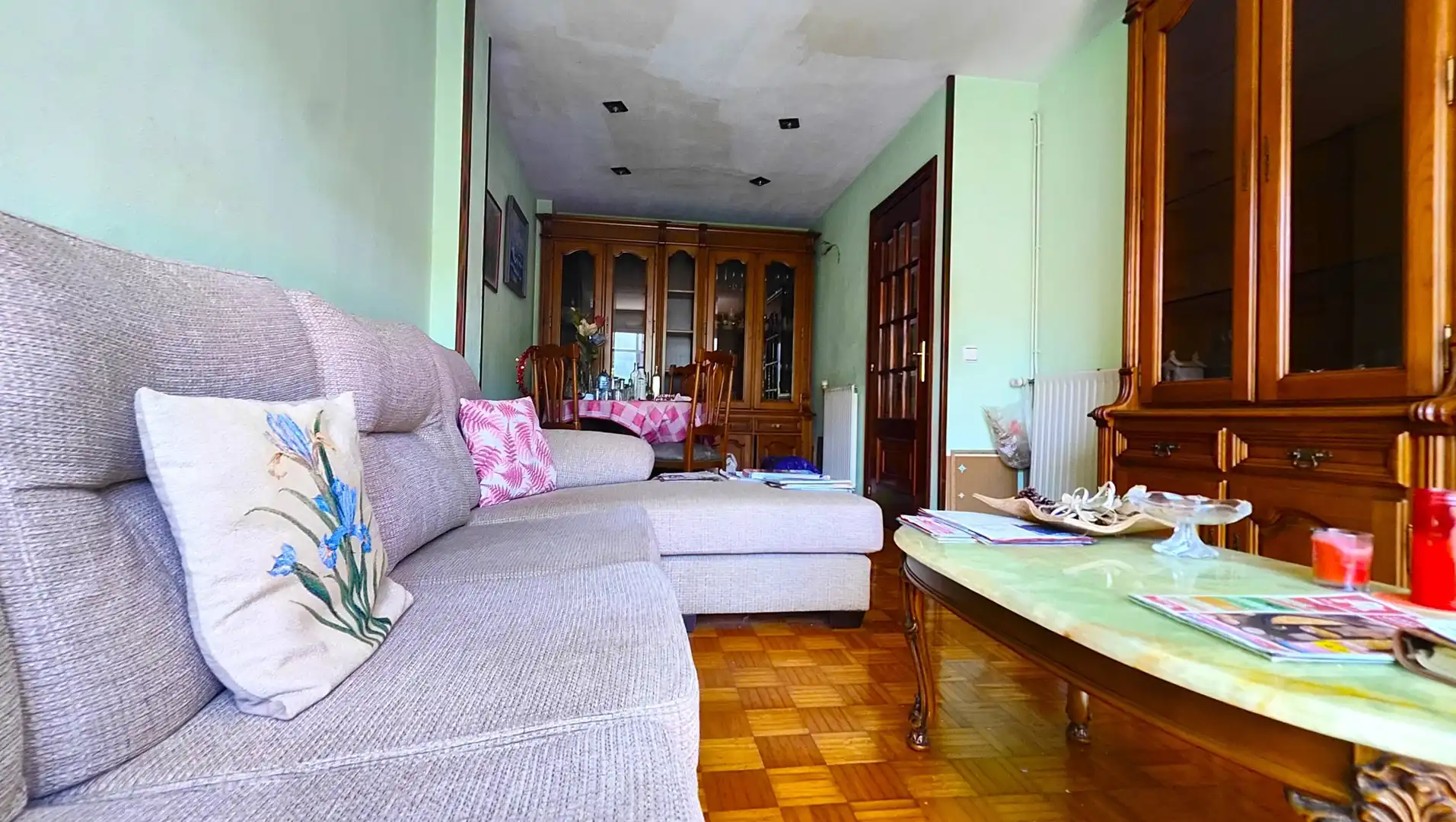Sala de estar de Piso en venta en Santiago de Compostela  con Calefacción, Trastero y Amueblado