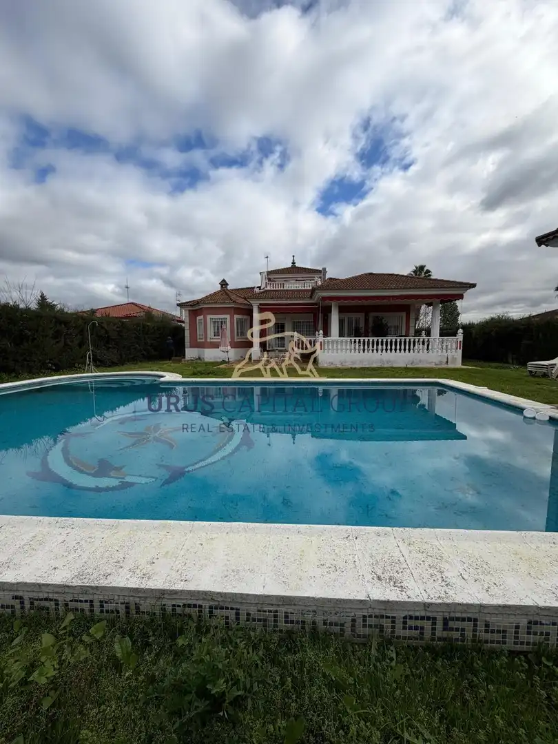 Casa con piscina en venta en Periurbano Oeste - Sierra