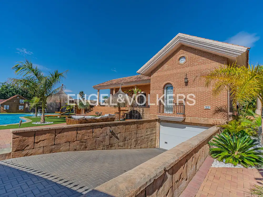 Exterior view of Houses for sale in San Vicente del Raspeig / Sant Vicent del Raspeig  with Air Conditioner, Heating and Private garden