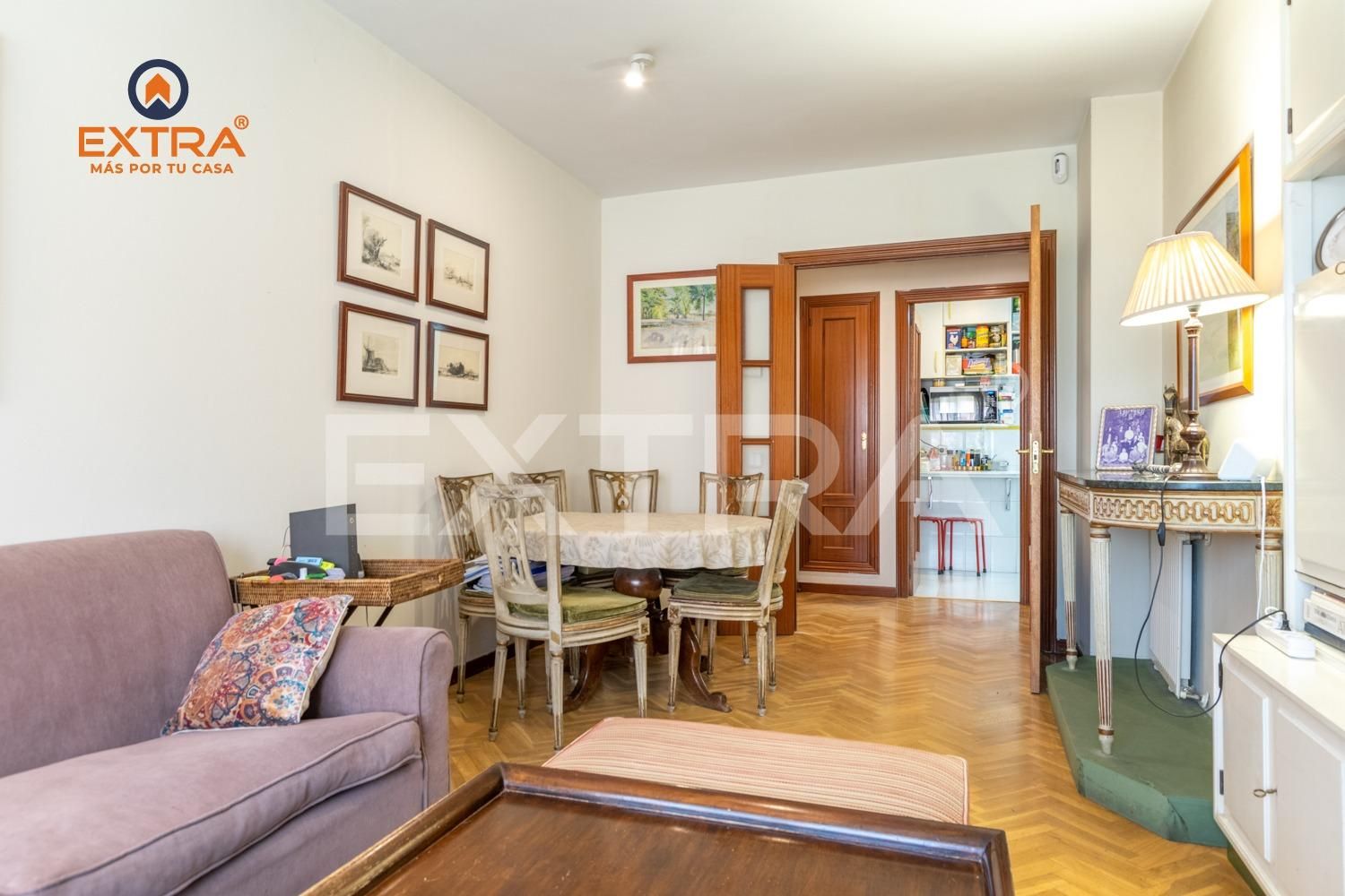 Sala d'estar de Pis en venda en  Madrid Capital amb Calefacció, Jardí privat i Parquet