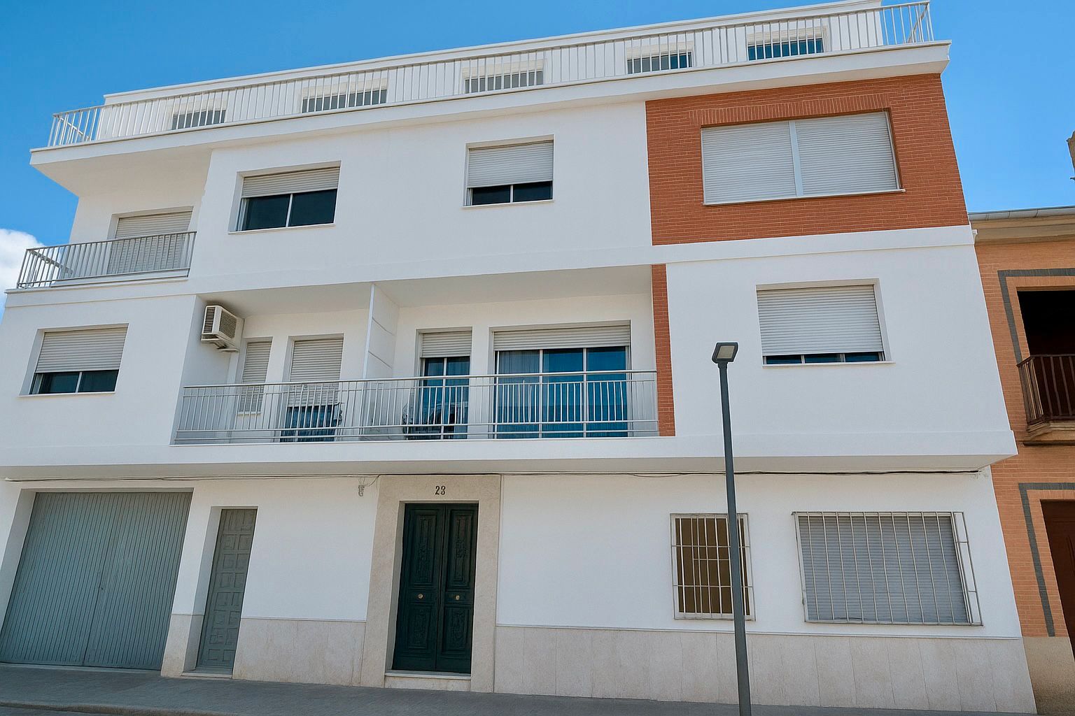 Vista exterior de Edifici en venda en Maracena