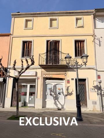 Casa adosada en Venta en  Plaça Església en Centre