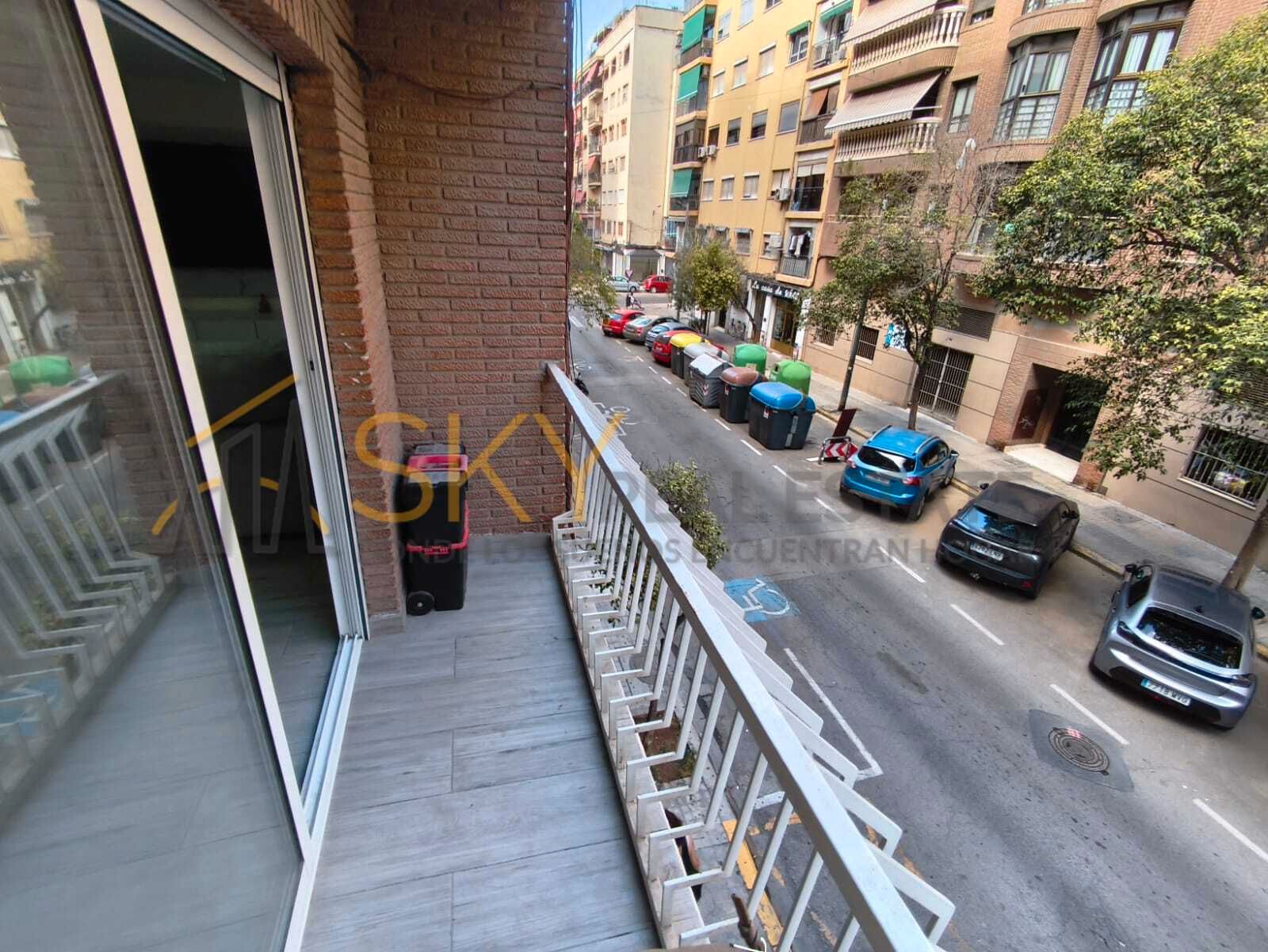 Exterior view of Flat for sale in  Valencia Capital  with Air Conditioner, Heating and Furnished