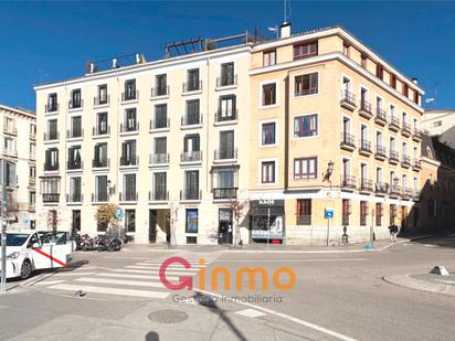 Exterior view of Flat to rent in  Madrid Capital  with Heating, Furnished and Oven