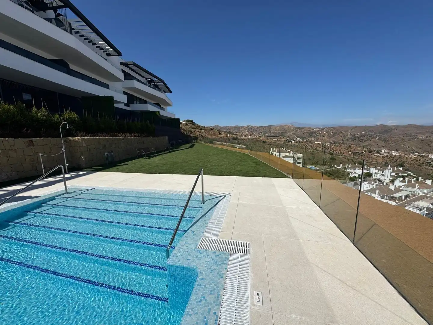 Piscina de Planta baixa en venda en Rincón de la Victoria amb Aire condicionat, Calefacció i Terrassa