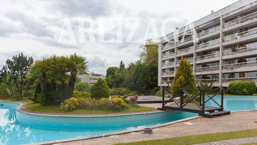 Jardín de Piso en venta en Donostia - San Sebastián  con Calefacción, Terraza y Trastero