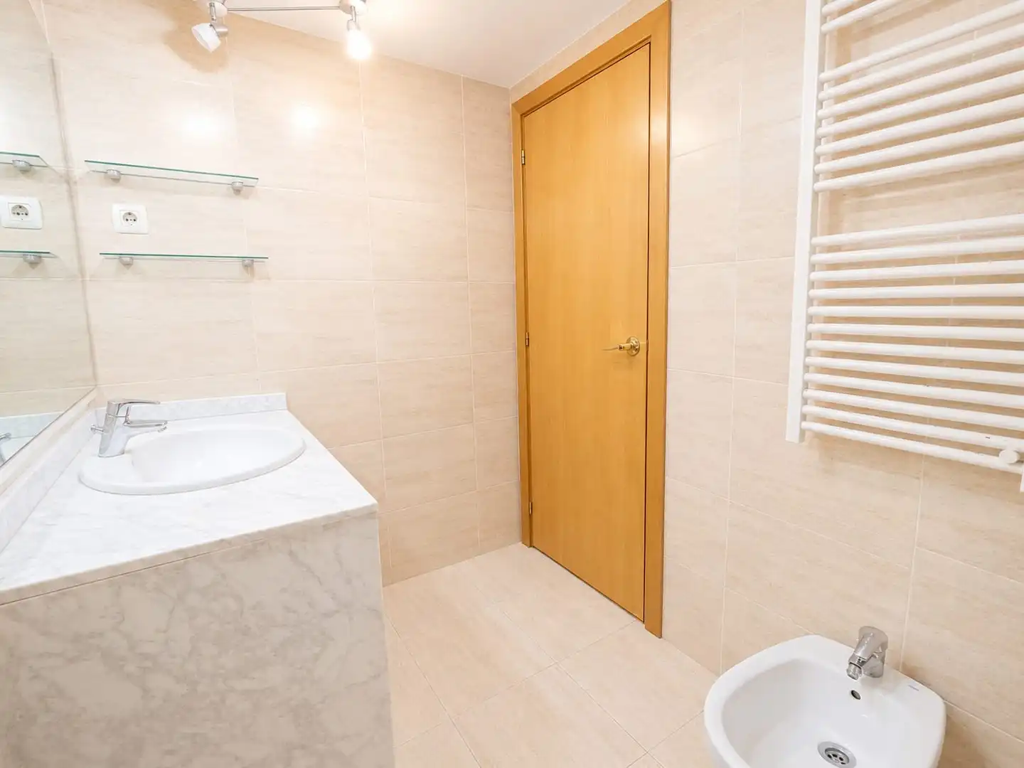 Baño de Piso en venta en Badalona con Aire acondicionado, Calefacción y Parquet