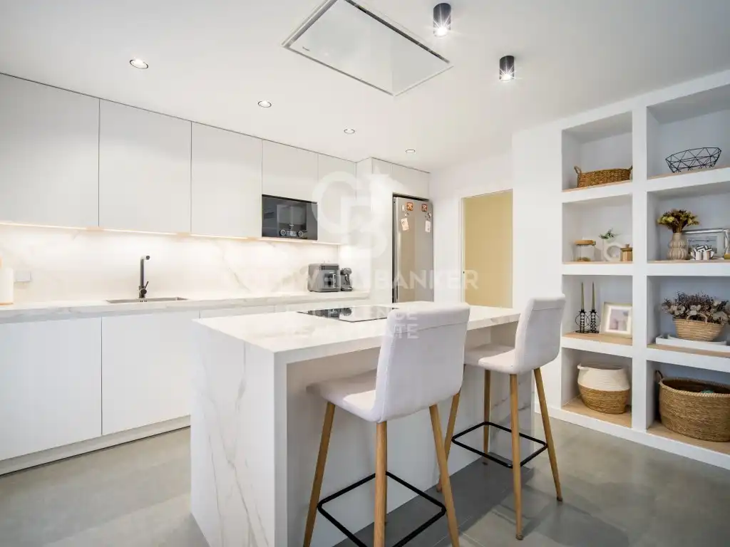 Kitchen of Flat for sale in Valencia  with Air Conditioner, Terrace and Community pool